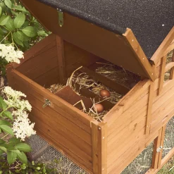 Wooden chicken coop for 4 chickens with nesting box