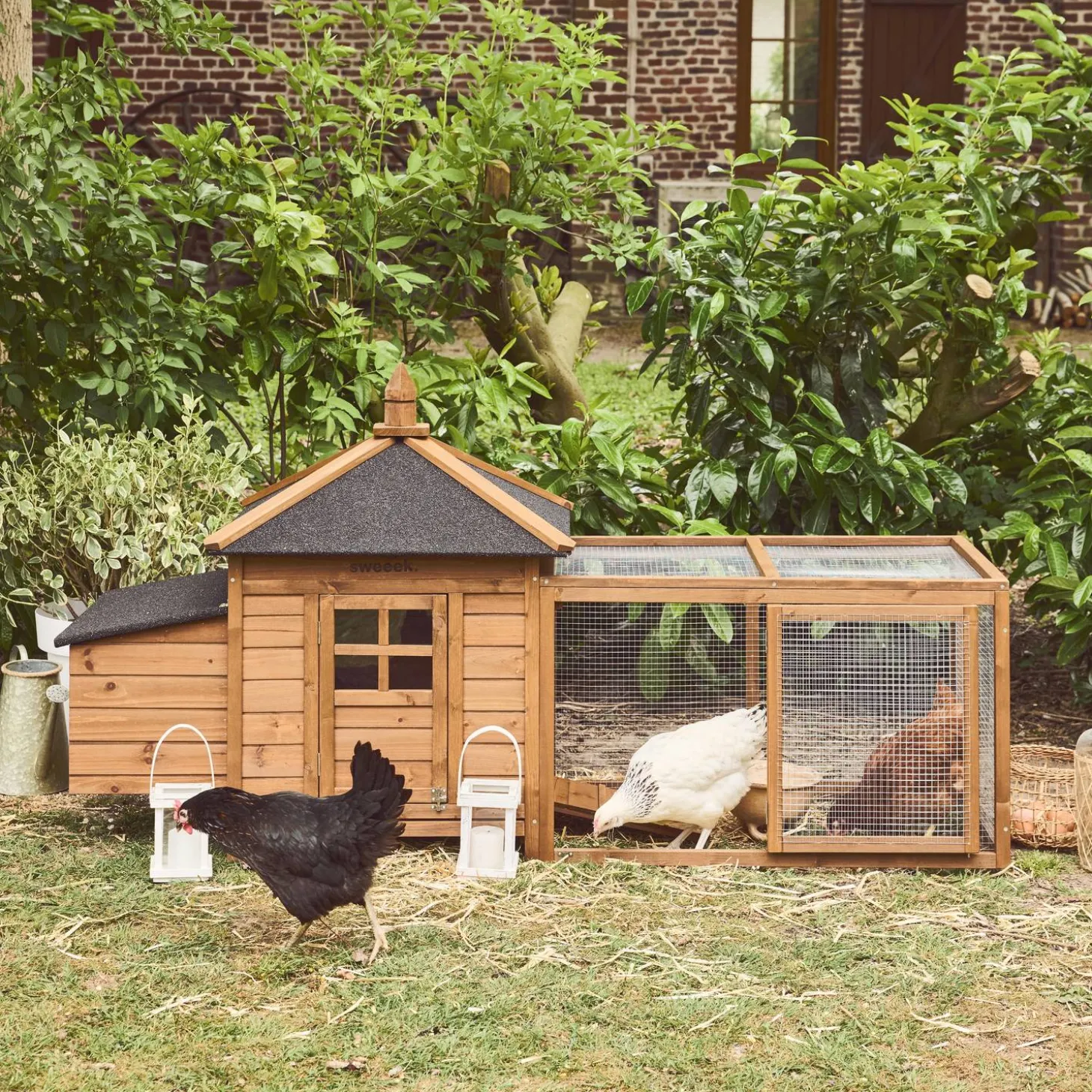 Wooden chicken coop for 2 chickens with nesting box