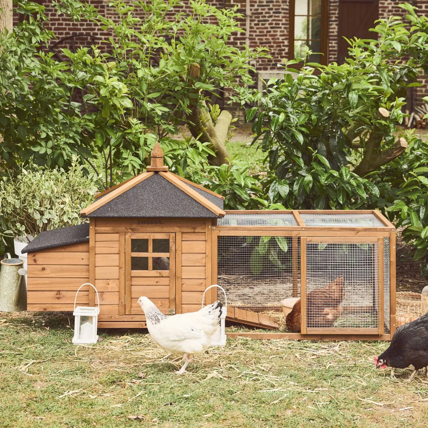 Wooden chicken coop for 2 chickens with nesting box