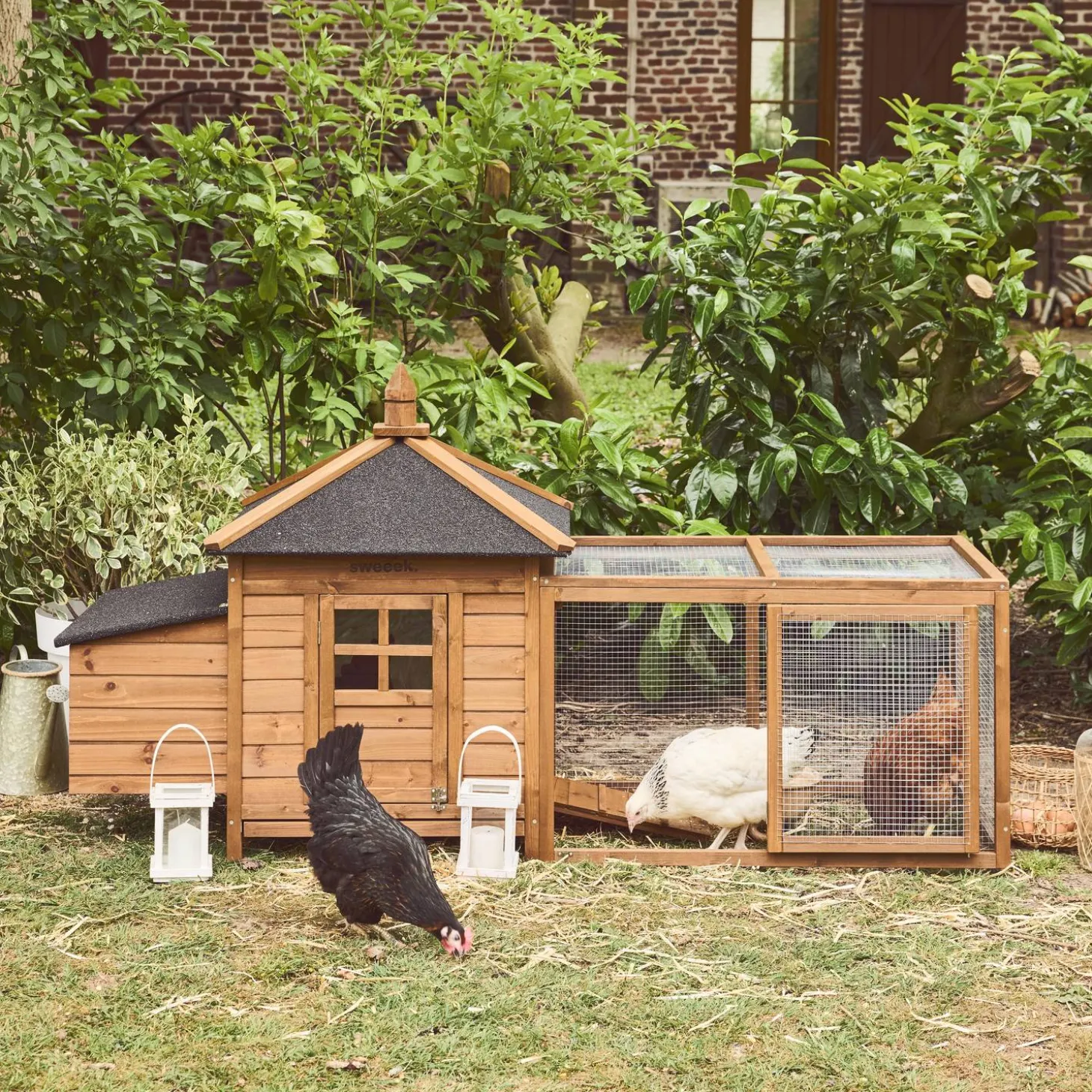 Wooden chicken coop for 2 chickens with nesting box