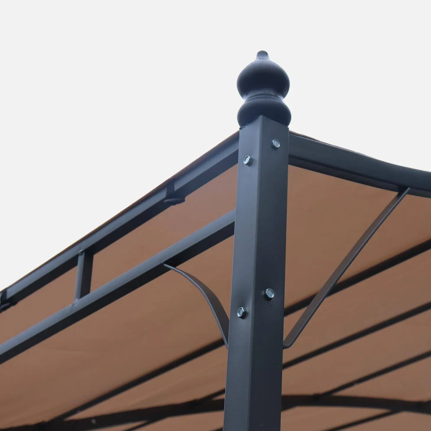3x2.5m wall-mounted pergola