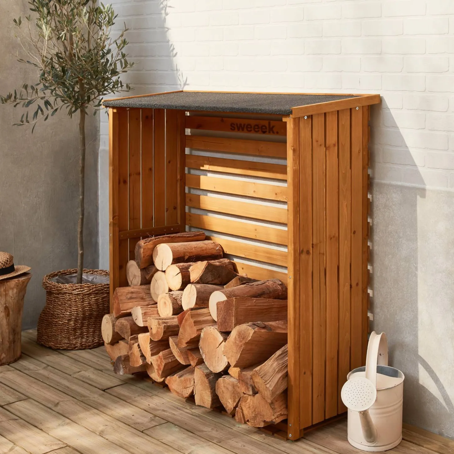 120x45x120cm wooden log shelter